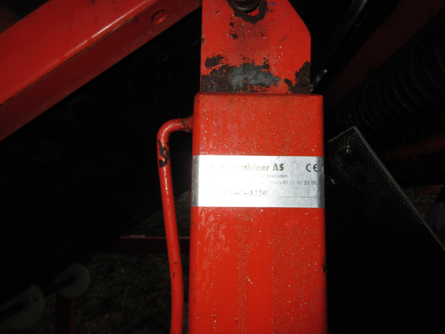6189 EKKO receving hopper with screen grader and coil cleaning unit
