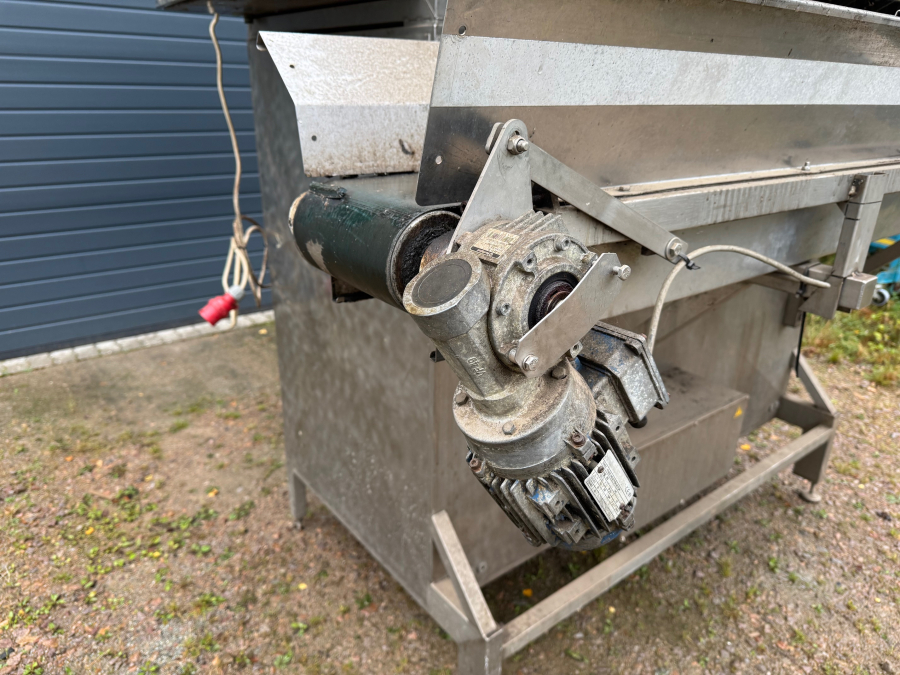 6191 Newtec 2009XB linear weigher wide buckets