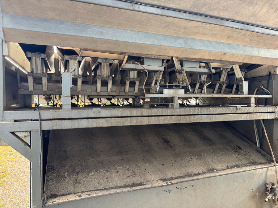 6191 Newtec 2009XB linear weigher wide buckets