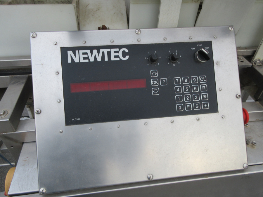 6235 Newtec NBM 50 Denester and punnet filler