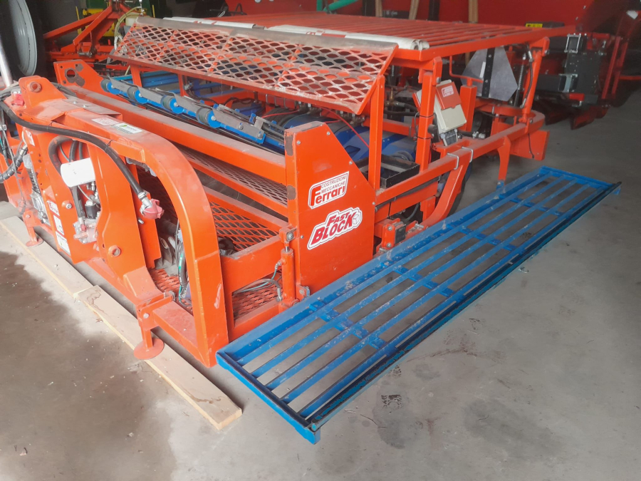 6258 Ferrari Fastblock transplanter 