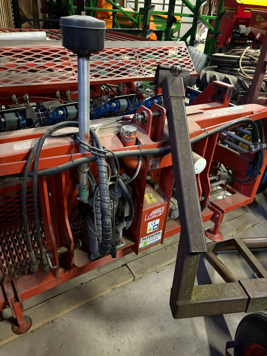 6258 Ferrari Fastblock transplanter 