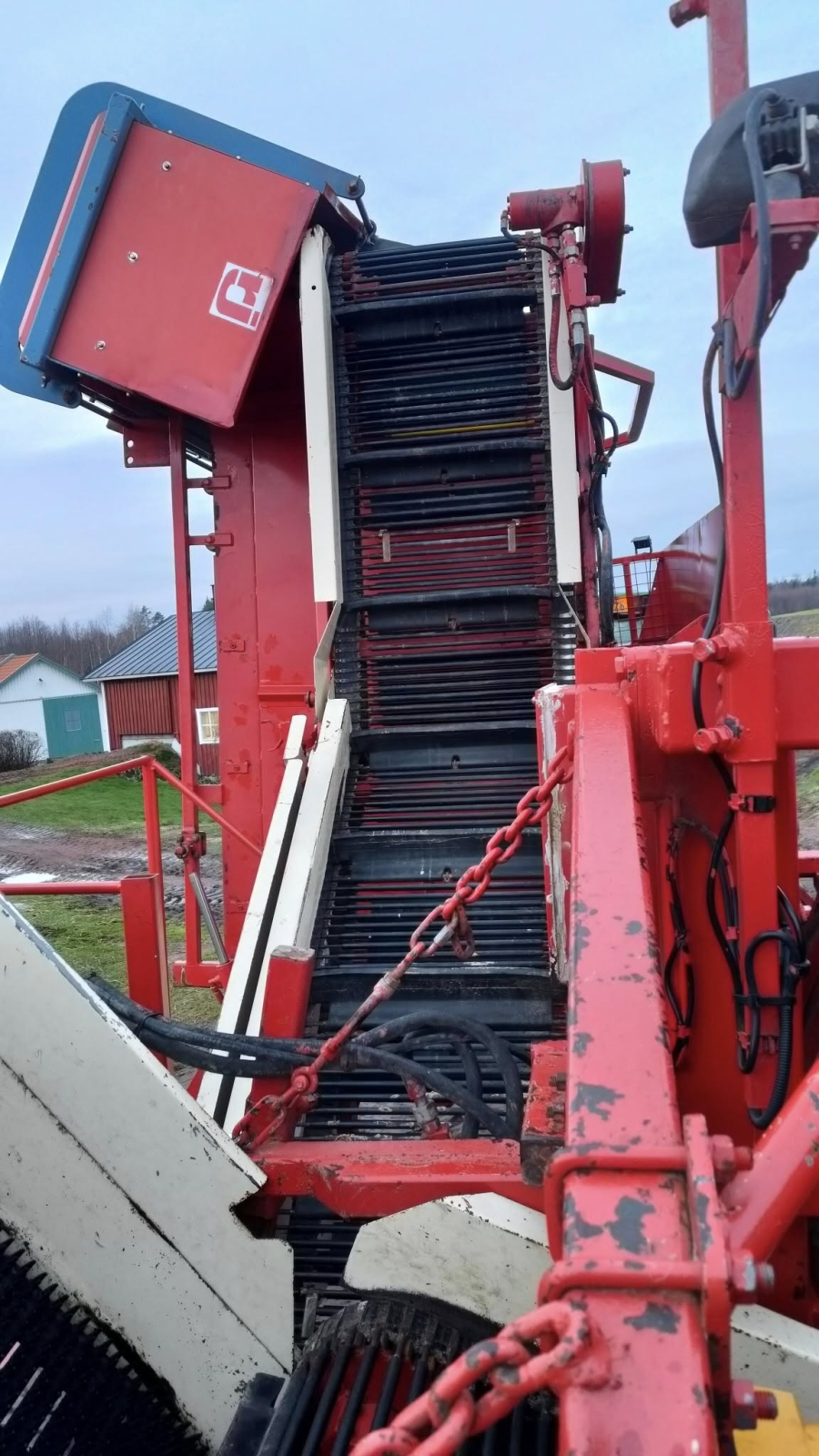 6267 Simon carrot harvester R1B3 with bunker