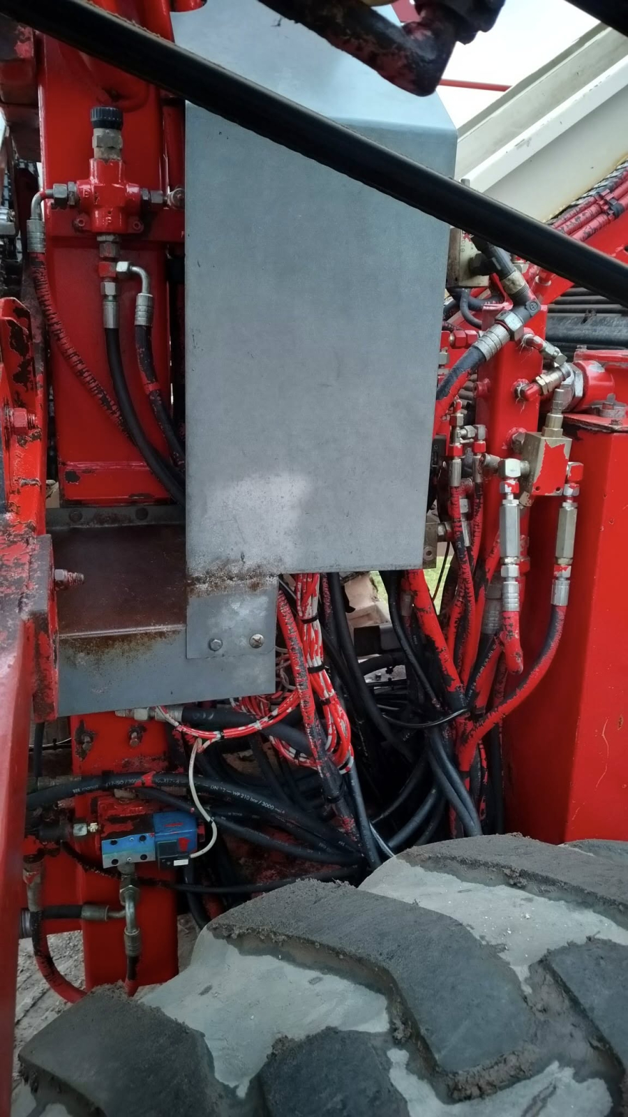 6267 Simon carrot harvester R1B3 with bunker