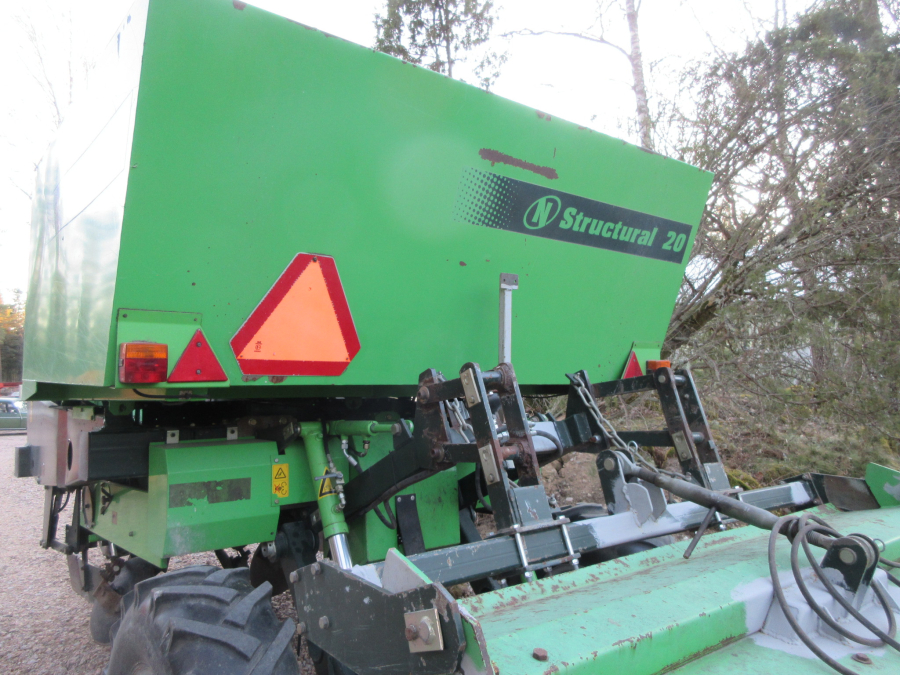 6186 Structural PM20 potato planter trailed