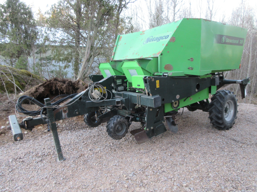 6186 Structural PM20 potato planter trailed