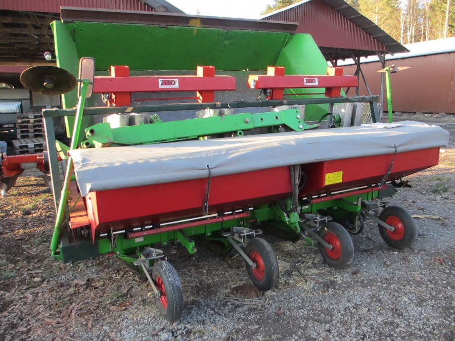 3521 Ekengards 4730 potato planter 4 row