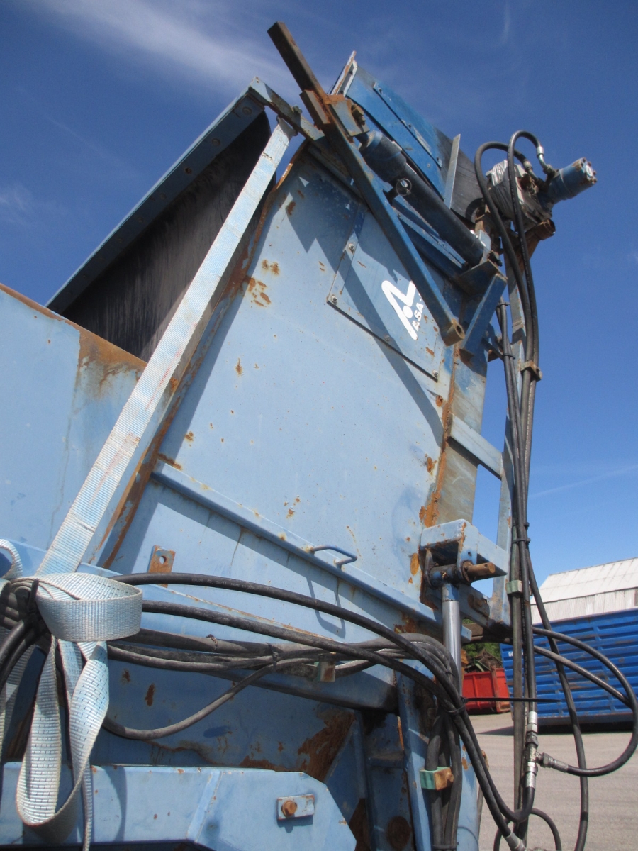 3545 Asa-Lift T-120B carrot harvester with bunker