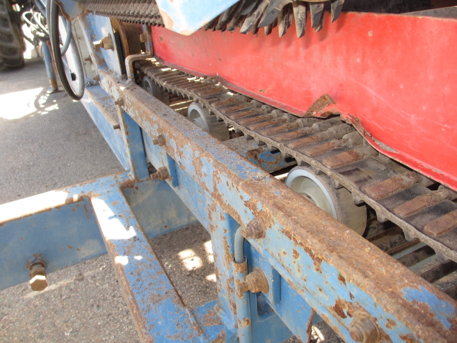 3545 Asa-Lift T-120B carrot harvester with bunker