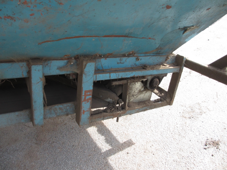 3587 EMVE bunker with feed conveyor