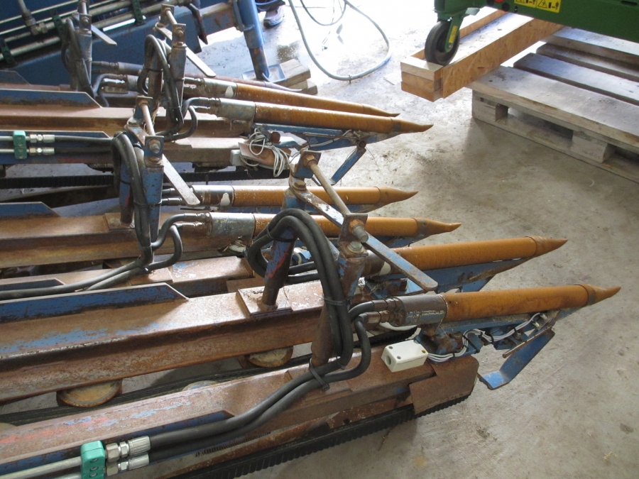 3590 Asa-Lift carrot harvester with elevator 4 row