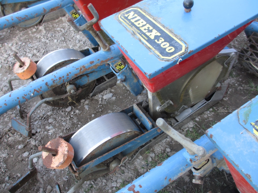 3595 Nibex 300 Sämaschine 12 Reihen