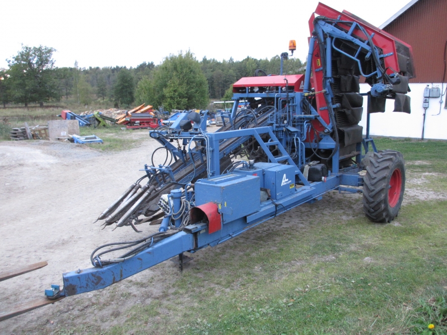 3668 Asa-Lift carrot harvester with elevator 2 row