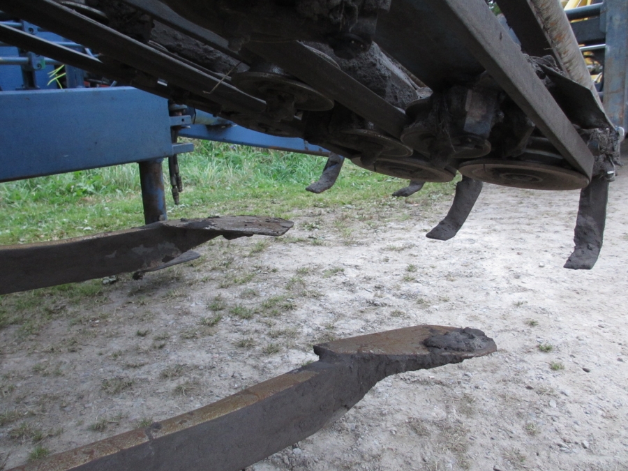 3668 Asa-Lift carrot harvester with elevator 2 row
