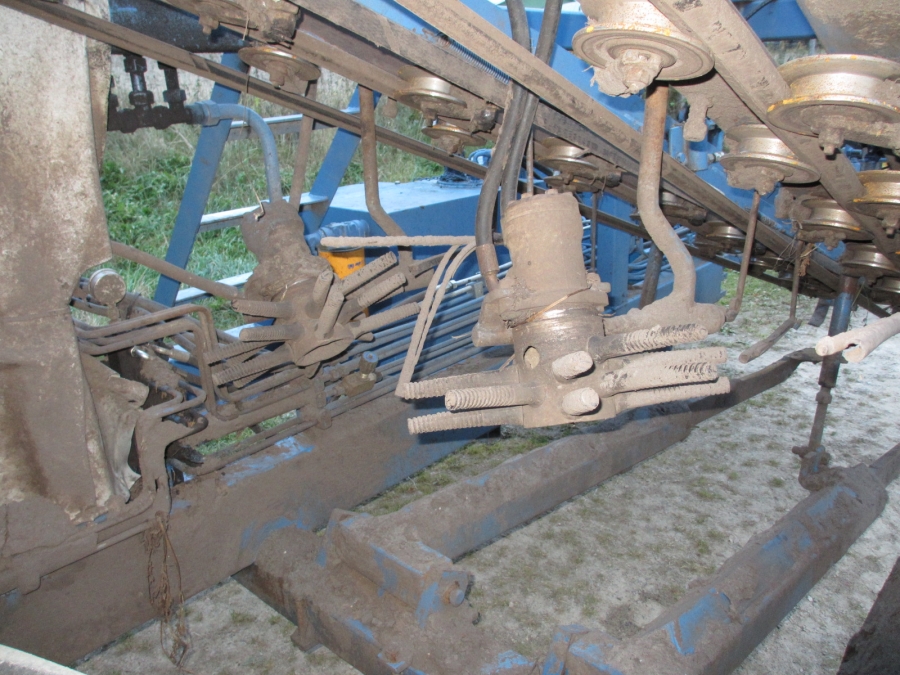 3668 Asa-Lift carrot harvester with elevator 2 row