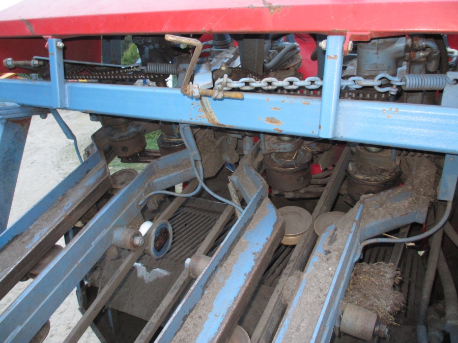 3668 Asa-Lift carrot harvester with elevator 2 row