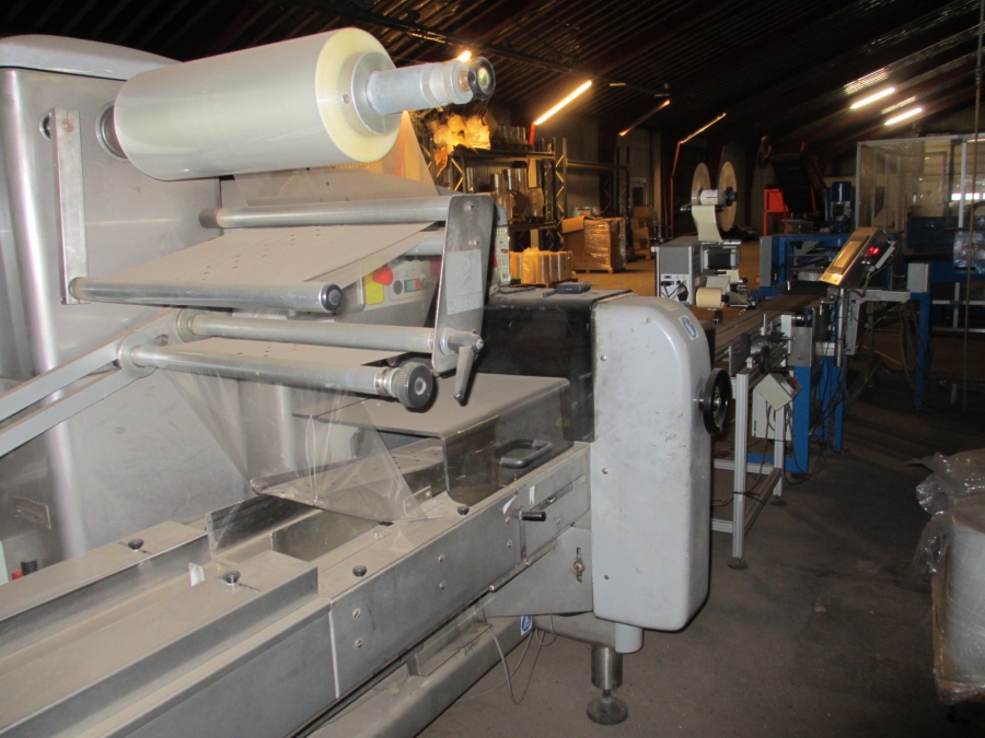 3732 Newtec 3013MD multi head weigher and packaging line för trays