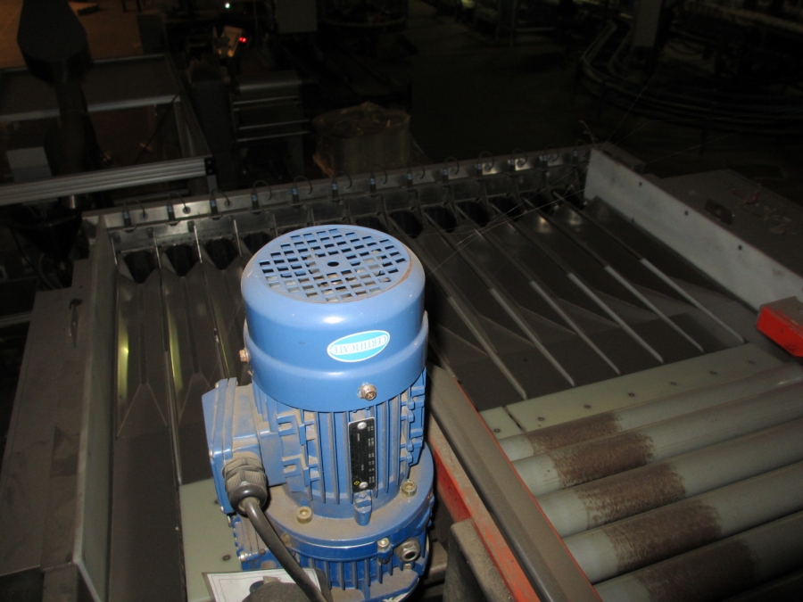 3732 Newtec 3013MD multi head weigher and packaging line för trays
