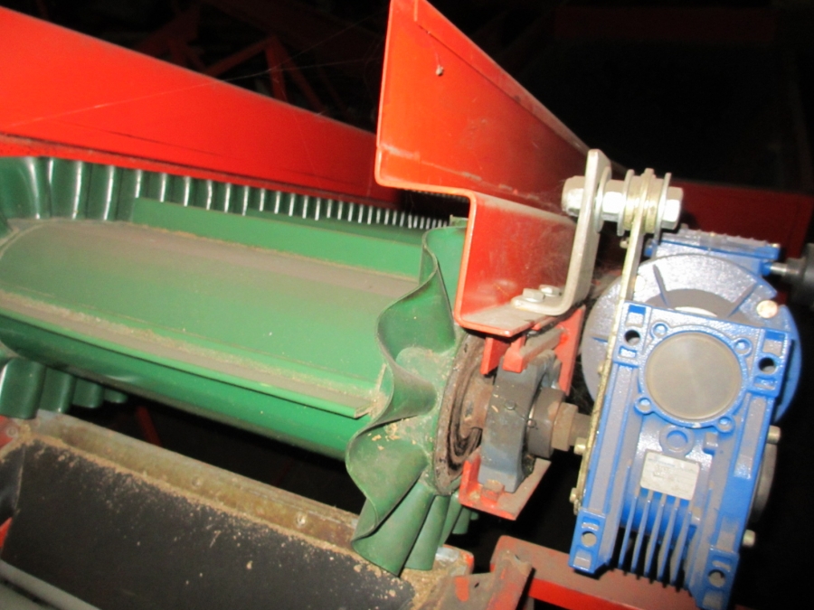 3732 Newtec 3013MD multi head weigher and packaging line för trays