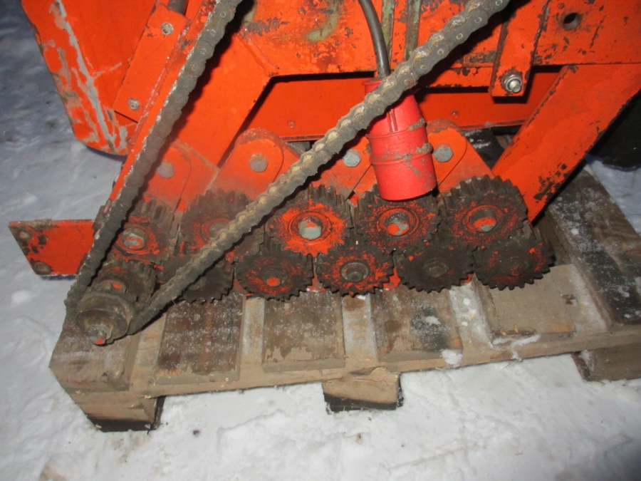 3753 Amac soil roller cleaner