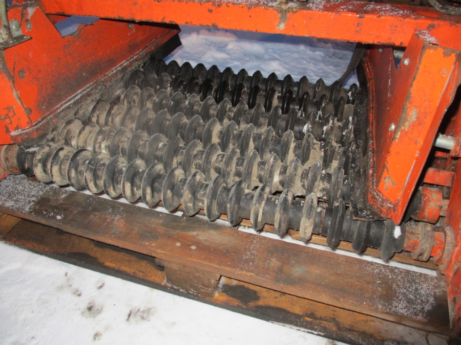 3753 Amac soil roller cleaner