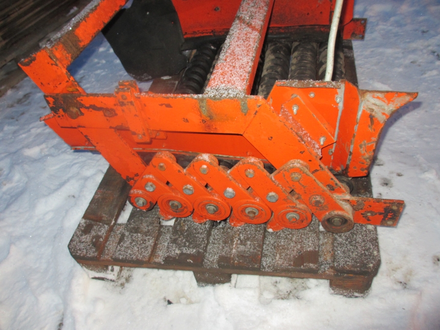 3753 Amac soil roller cleaner