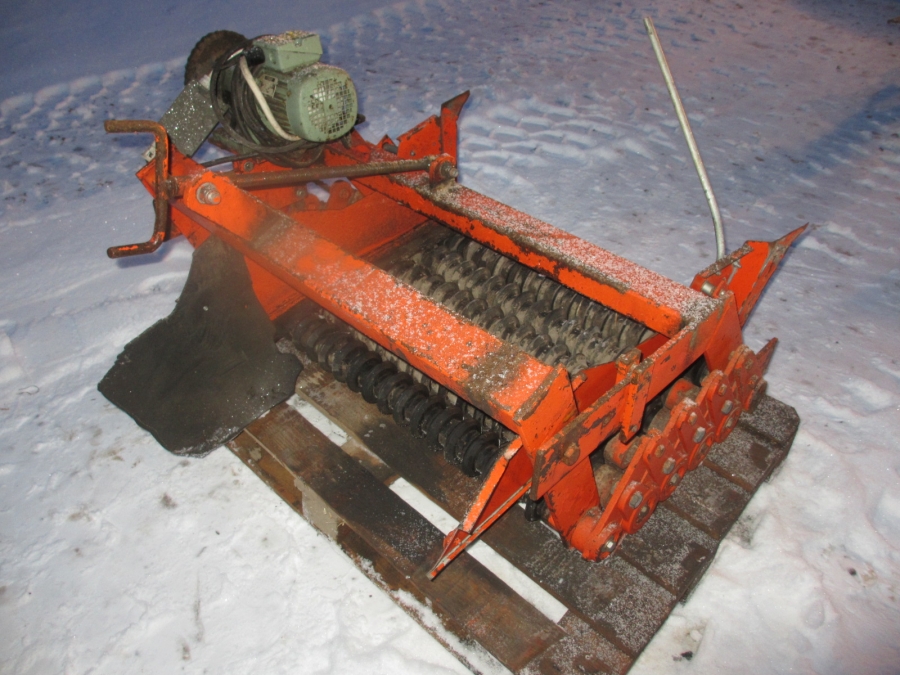 3753 Amac soil roller cleaner