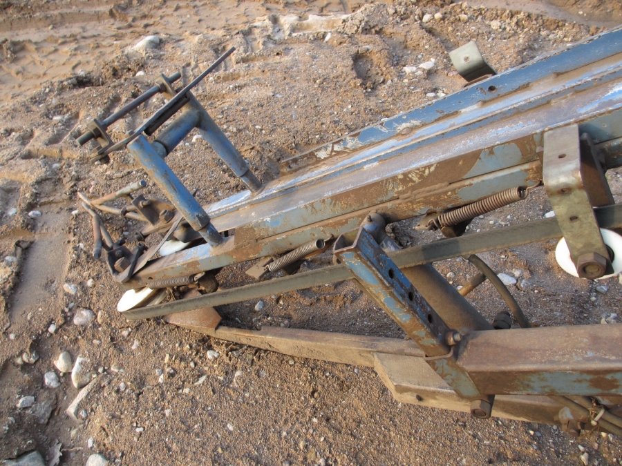 3766 Asa-lift T-10B carrot harvester mounted with bunker