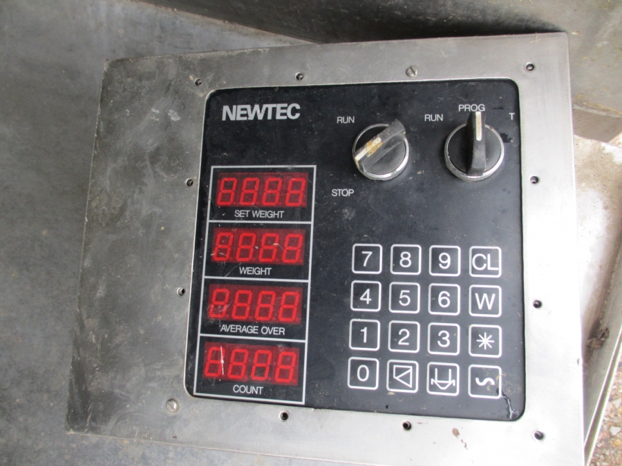 3808 Newtec 2009G multi head weigher for carrots