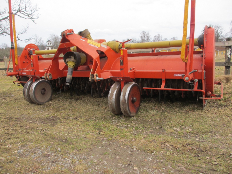 3810 Grimme DF3000 rotary hiller 4 row