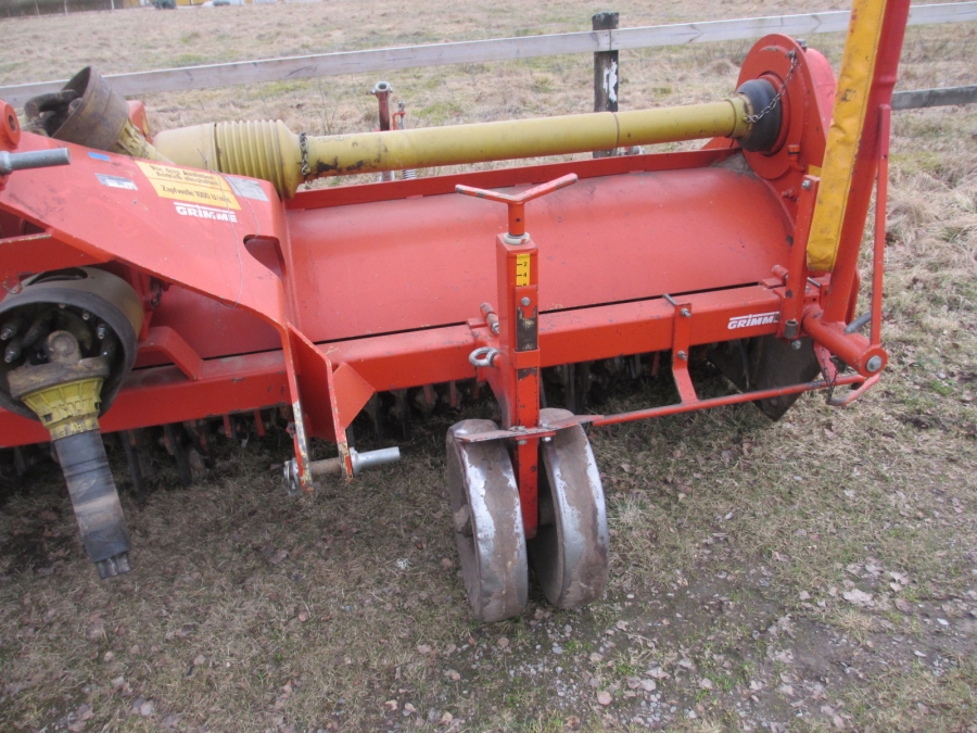 3810 Grimme DF3000 rotary hiller 4 row