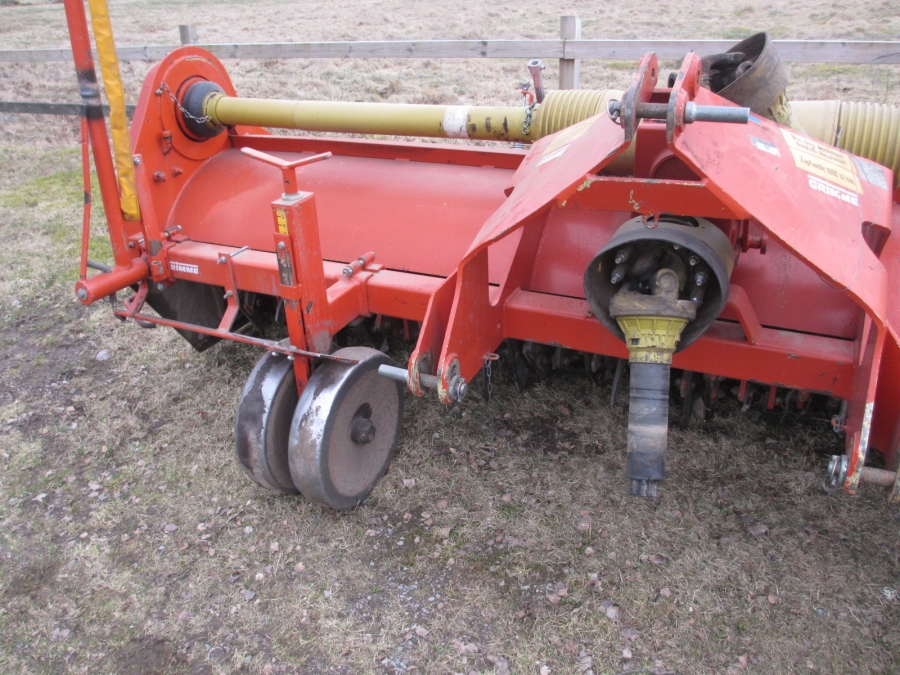 3810 Grimme DF3000 rotary hiller 4 row