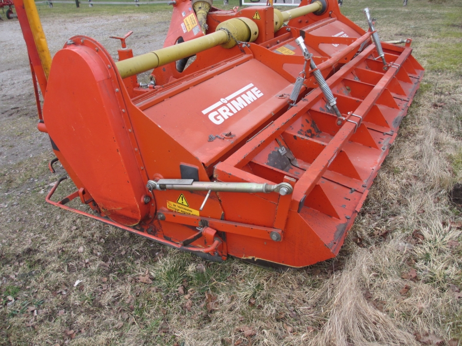 3810 Grimme DF3000 rotary hiller 4 row