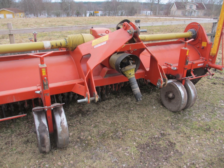3810 Grimme DF3000 rotary hiller 4 row