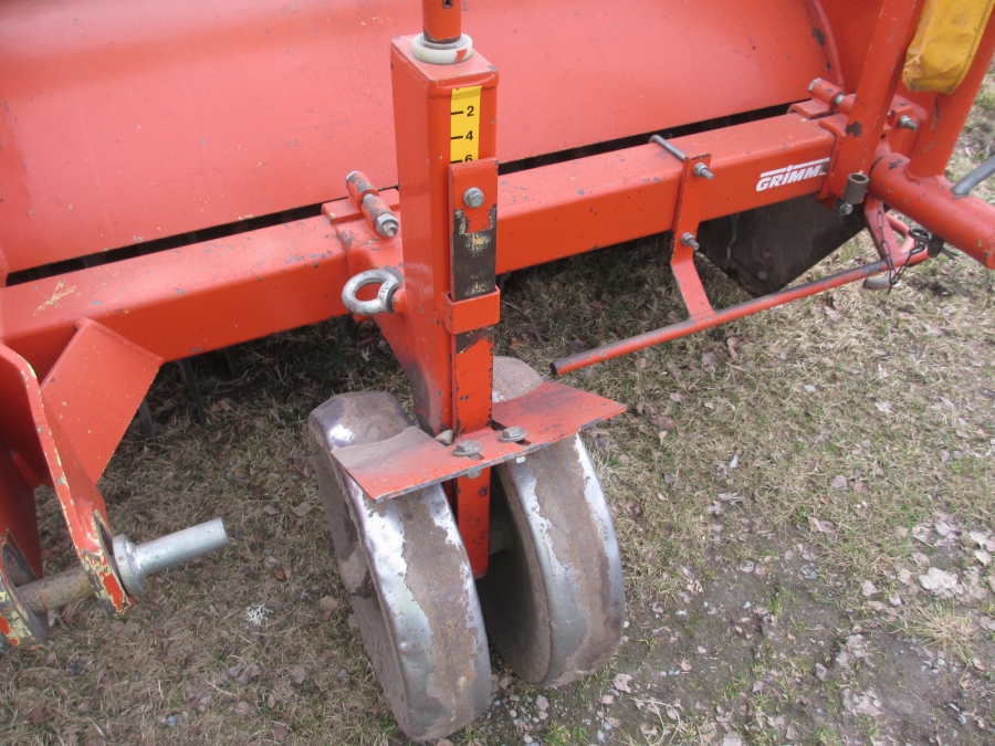 3810 Grimme DF3000 rotary hiller 4 row