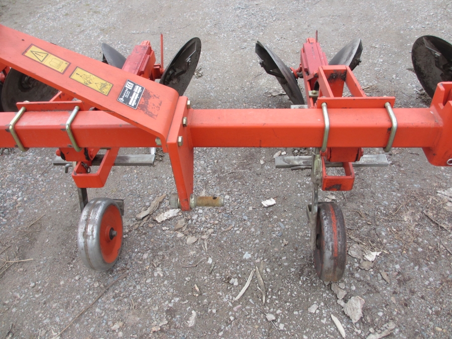 3815 Checchi & Magli disc ridger 4 row
