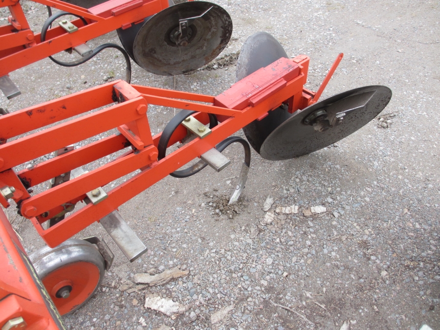 3815 Checchi & Magli disc ridger 4 row