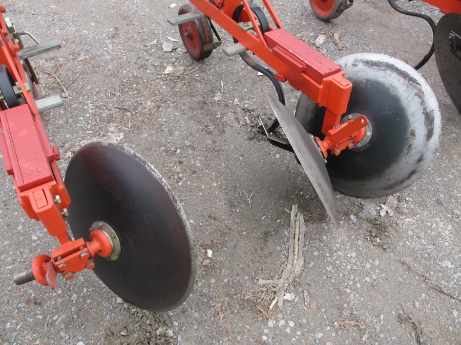 3815 Checchi & Magli disc ridger 4 row