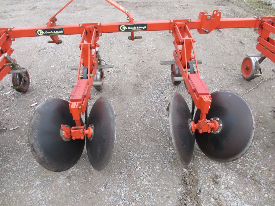 3815 Checchi & Magli disc ridger 4 row