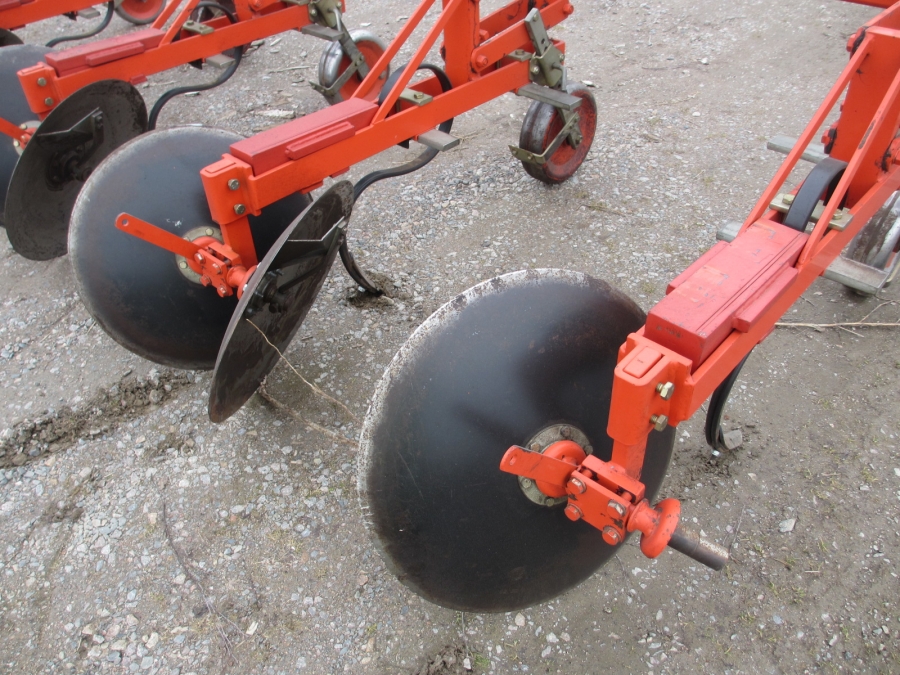 3815 Checchi & Magli disc ridger 4 row
