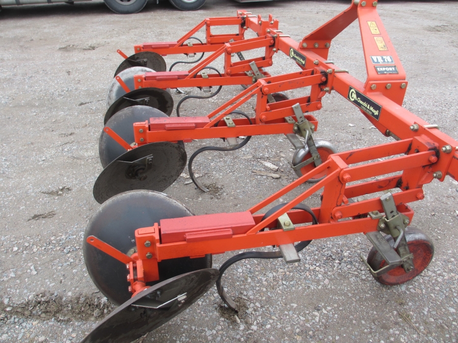 3815 Checchi & Magli disc ridger 4 row