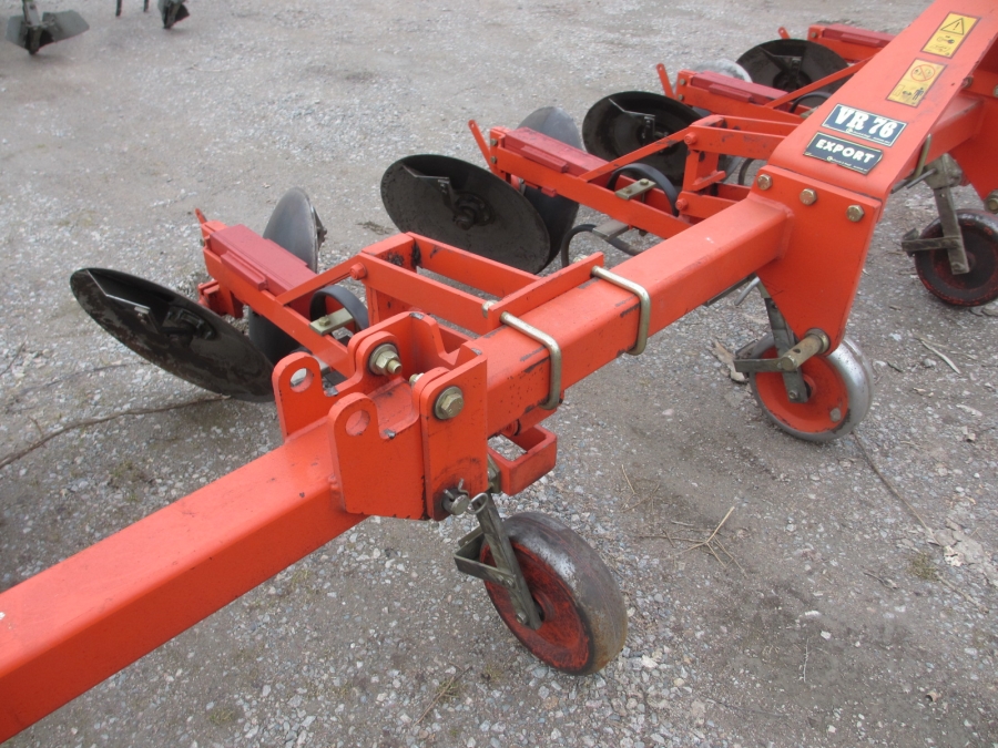3815 Checchi & Magli disc ridger 4 row
