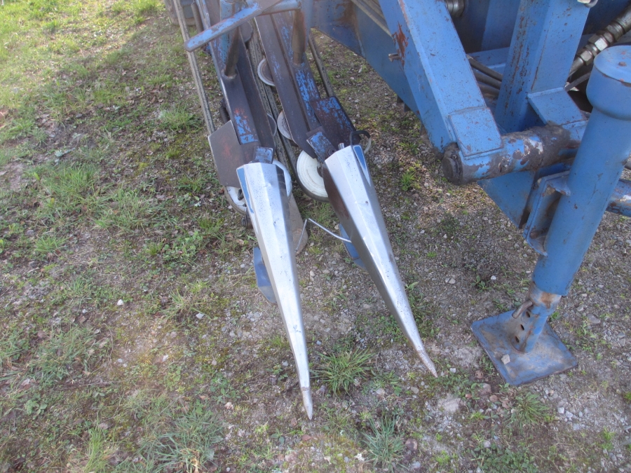 3842 Asa-Lift carrot harvester T-100B with bunker