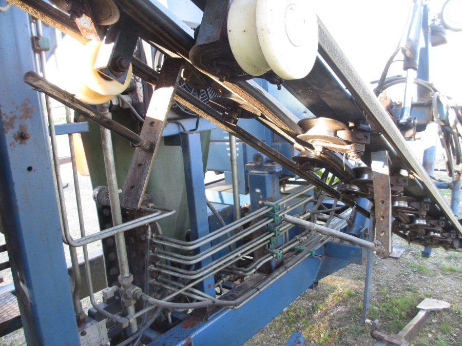 3842 Asa-Lift carrot harvester T-100B with bunker