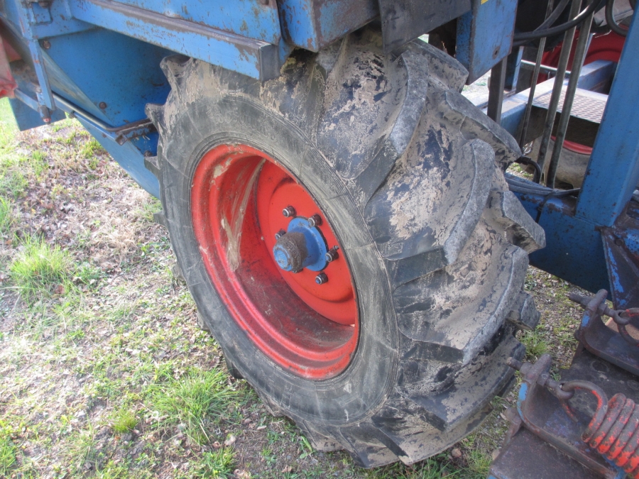 3842 Asa-Lift carrot harvester T-100B with bunker