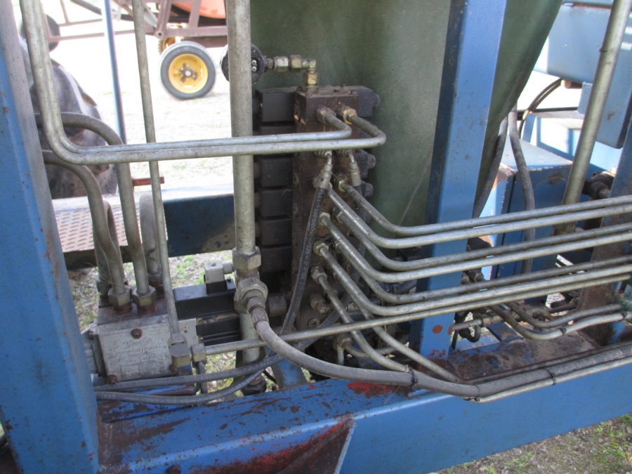 3842 Asa-Lift carrot harvester T-100B with bunker