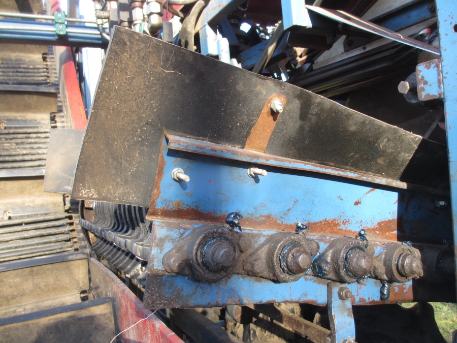 3842 Asa-Lift carrot harvester T-100B with bunker