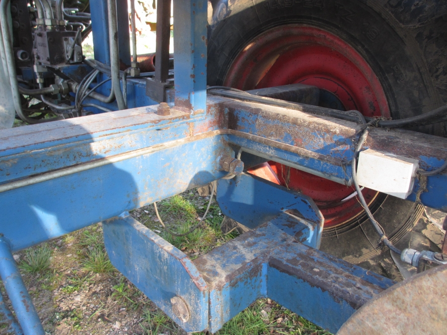 3842 Asa-Lift carrot harvester T-100B with bunker