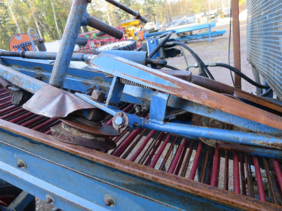 3893 Asa-Lift carrot harvester combi mini