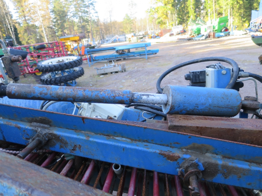 3893 Asa-Lift carrot harvester combi mini